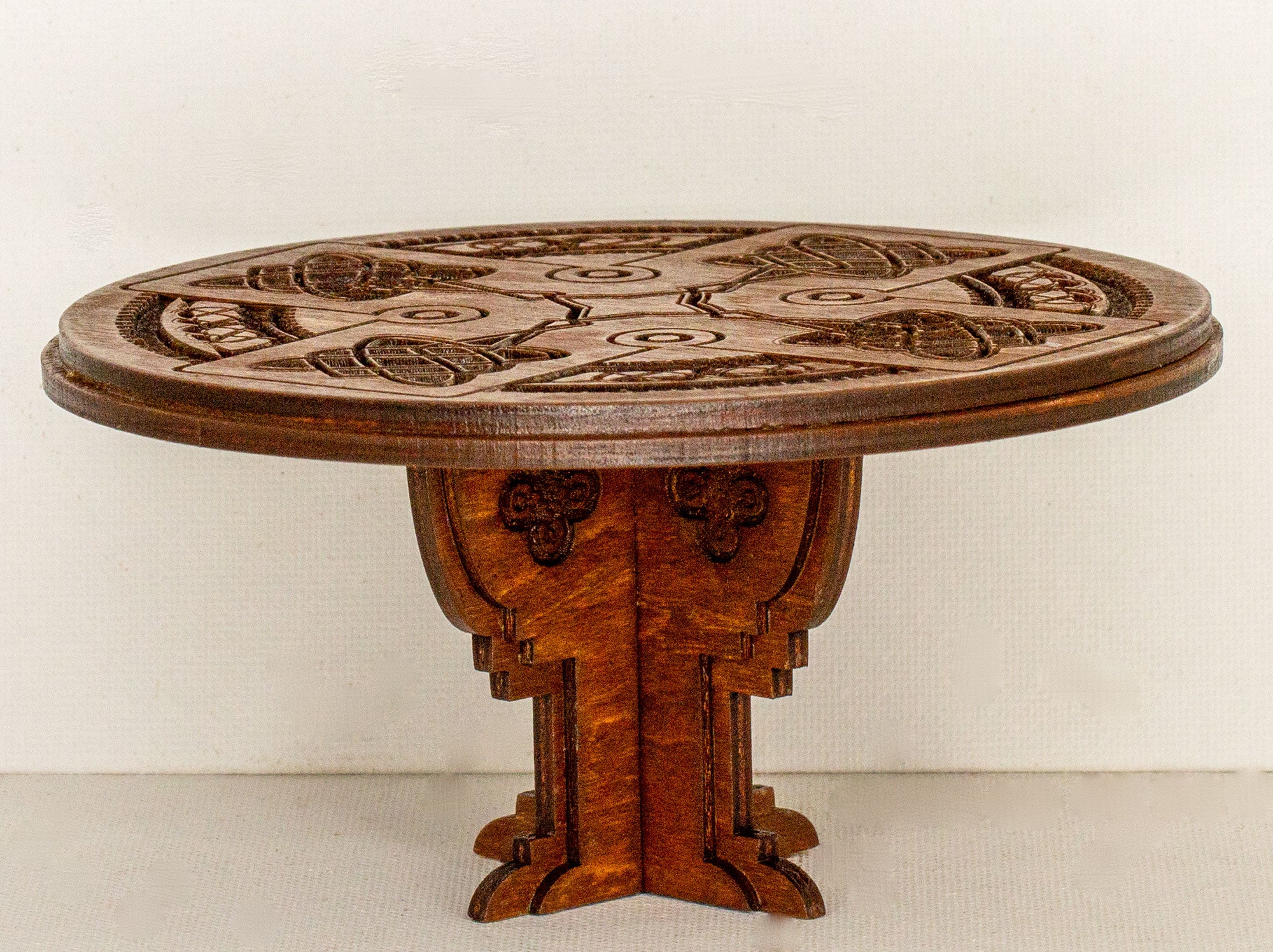 Miniature Medieval Gothic Style Round Celtic Engraved Table - 1 12  or 1 24 Scale Kit