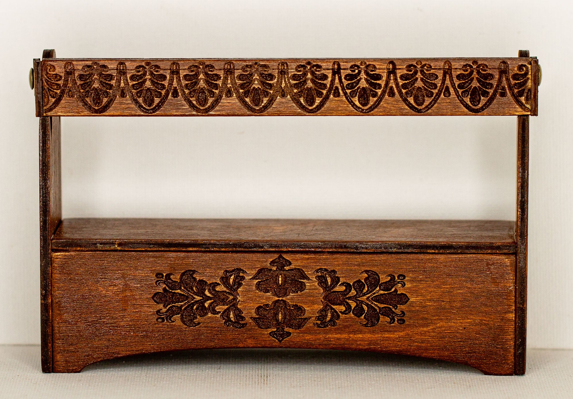 Miniature Medieval Gothic Style 'Strycsitten' Bench - 1 12 Scale Kit